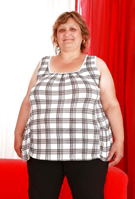 Tempting mature Zuzana A revealing big titties and hairy pussy 