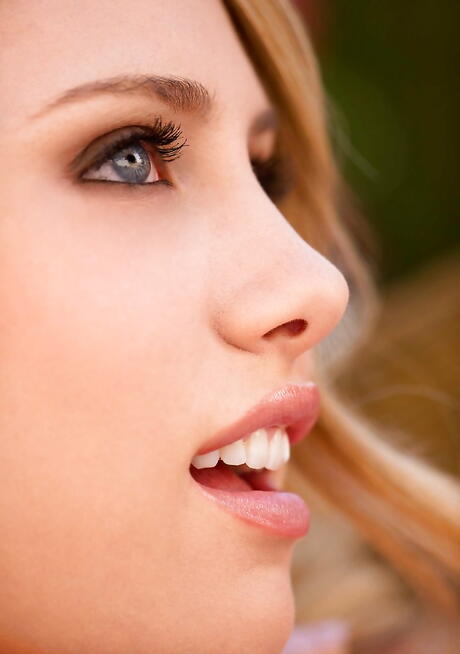 Sexy american hottie Charlee Monroe in undies baring her butt and jerking off 